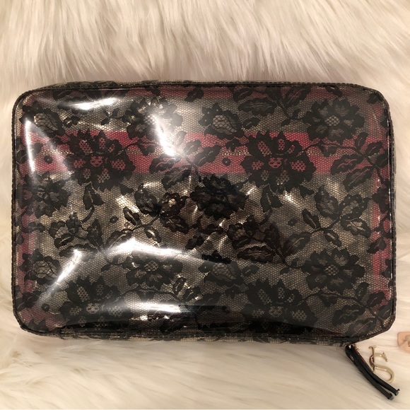 Victoria secrets travel cosmetic with the compartments set - Picture 6 of 11